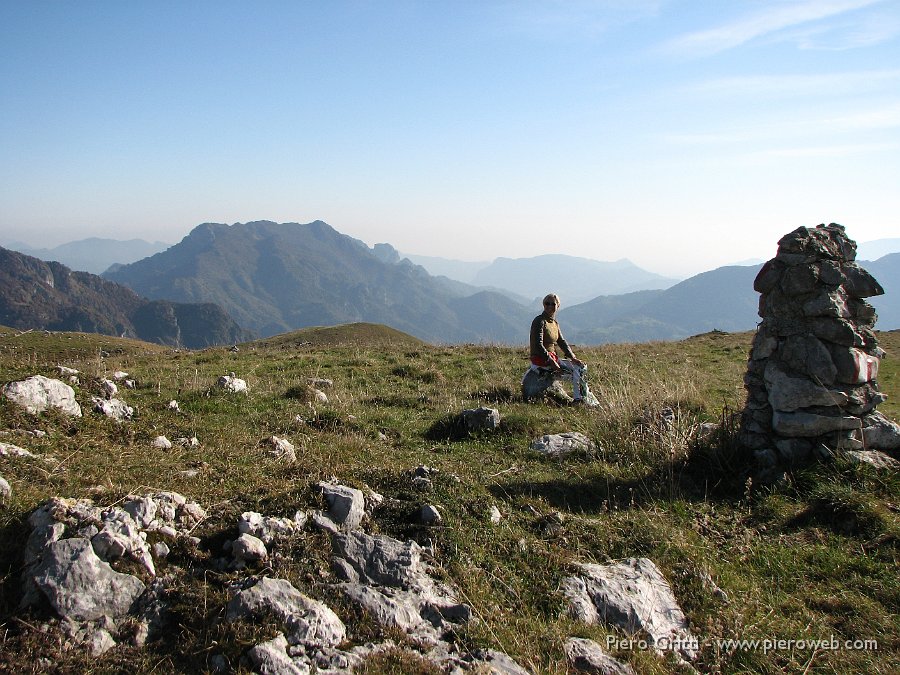 gherardi-lu 027.jpg - ...vista verso il Sornadelo-Foldone-Castel Regina, la Valle Brembilla e la pianura